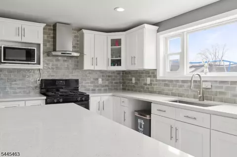 Kitchen - 429 1st St, Middlesex, NJ 08846 photo 4 of 5