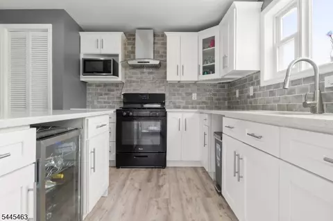 Kitchen - 429 1st St, Middlesex, NJ 08846 photo 5 of 5