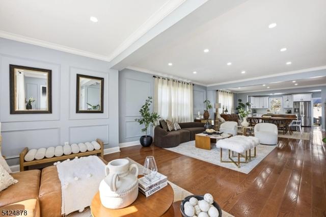 301 Roosevelt Ave, Hasbrouck Heights, NJ 07604