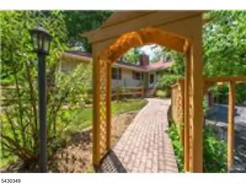 37 Grandview Pl, Caldwell, NJ 07006