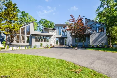 46 Calvert Ave W, Edison, NJ 08820