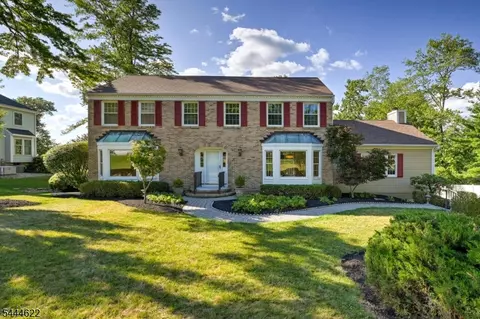 3 Dogwood Dr, Hillsborough, NJ 08844