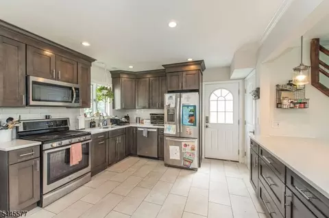 5 Doherty Dr E, Clifton, NJ 07013 photo 2