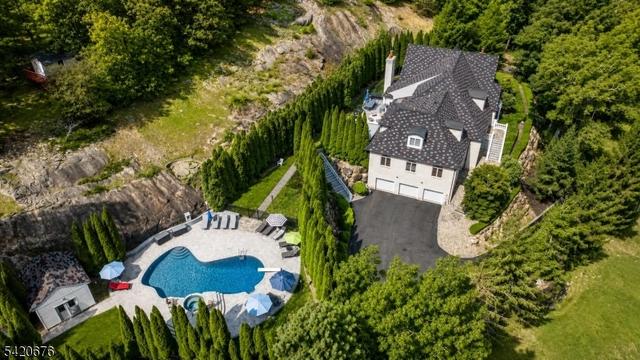 49 Cherokee Ct, Sparta, NJ 07871