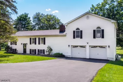 19 Little Rd, Lafayette, NJ 07848