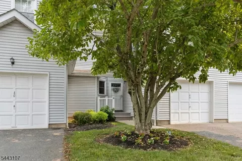 44 Lancelot Dr, Berkeley Heights, NJ 07922