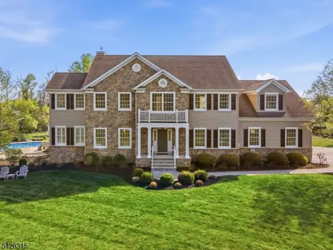 7 Foxwood Ln, Milford, NJ 08848
