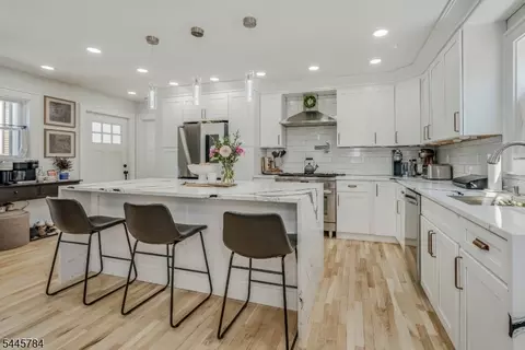 75 High St, Newton, NJ 07860