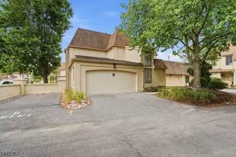 93 Gate House Ln, Edison, NJ 08820