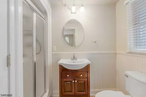 8 Hooker St, Middlesex, NJ 08846 photo 3