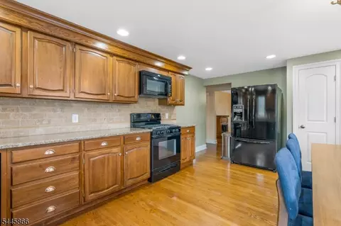 8 Hooker St, Middlesex, NJ 08846 photo 9