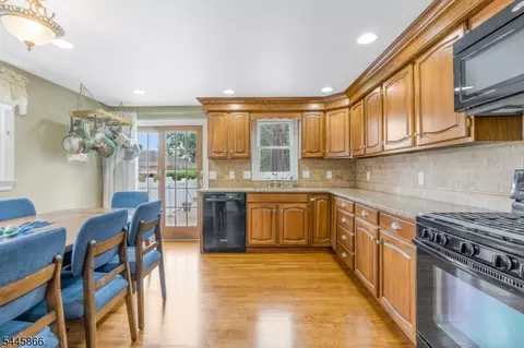8 Hooker St, Middlesex, NJ 08846 photo 5