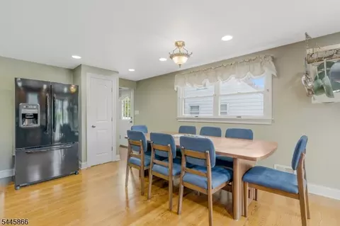 8 Hooker St, Middlesex, NJ 08846 photo 8