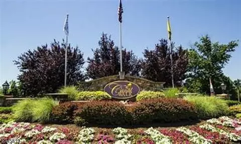 6 Delaware Xing, Somerset, NJ 08873