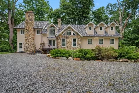 2 Thompson Rd, Boonton, NJ 07005