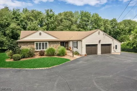 6 East St, Wanaque, NJ 07465