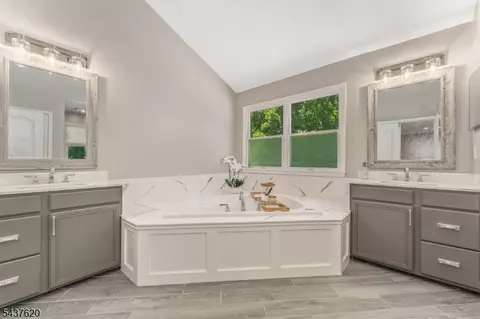 Bath - 12 Wyckoff Rd, Hampton, NJ 08827 photo 2 of 6