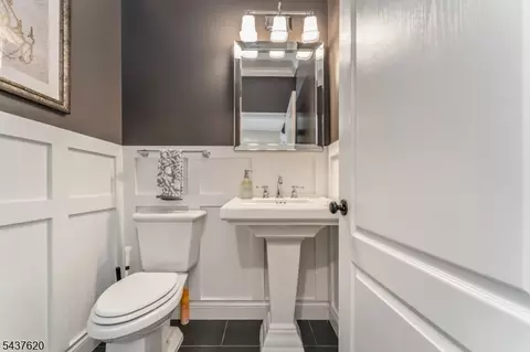 Bath - 12 Wyckoff Rd, Hampton, NJ 08827 photo 1 of 6