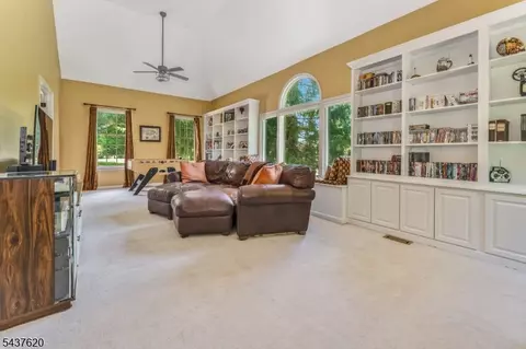 Living - 12 Wyckoff Rd, Hampton, NJ 08827 photo 3 of 3