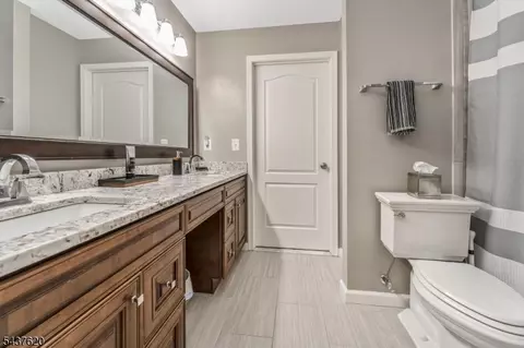 Bath - 12 Wyckoff Rd, Hampton, NJ 08827 photo 5 of 6
