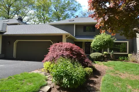 39 Hunters Cir, Lebanon, NJ 08833