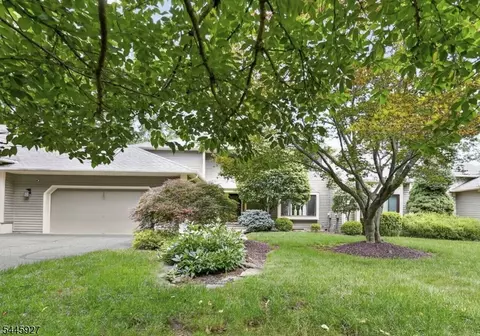 39 Hunters Cir, Lebanon, NJ 08833