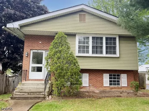 89 W Warren St, Washington, NJ 07882