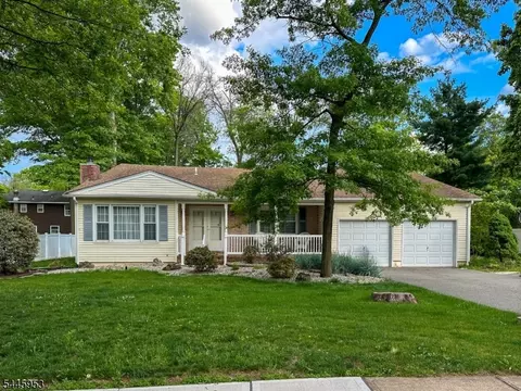 9 Boxwood Rd, Piscataway, NJ 08854