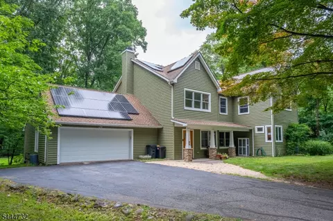 89 Moraine Rd, Morris Plains, NJ 07950