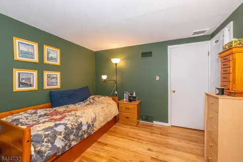 89 Moraine Rd, Morris Plains, NJ 07950