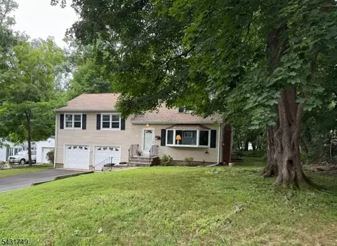16 Trowbridge Rd, Greystone Park, NJ 07950