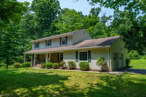 4 Tracey Ln, Sparta, NJ 07871