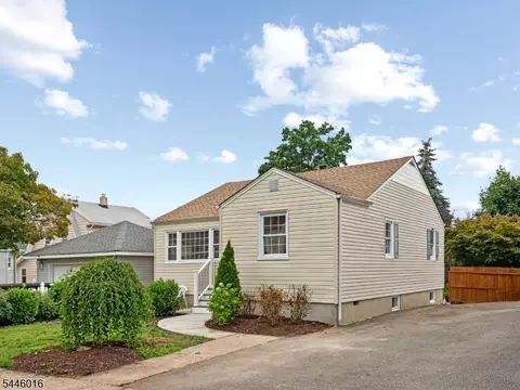 27 Kenter Pl, Clifton, NJ 07012