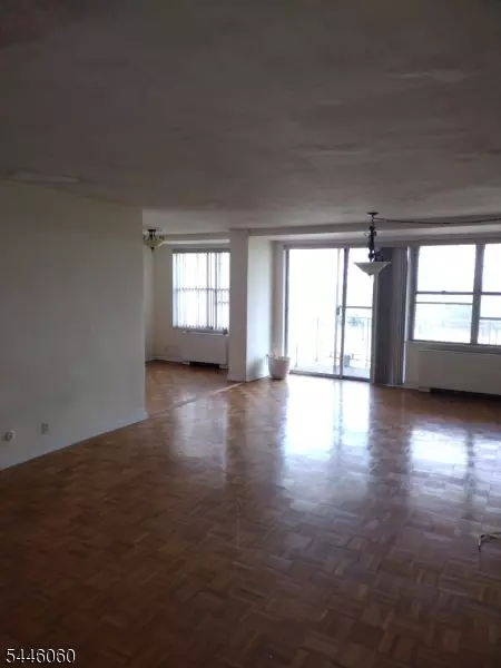 Living - 301 Beech St #7E, Hackensack, NJ 07601 photo 2 of 5