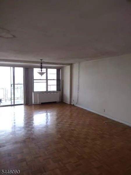 Living - 301 Beech St #7E, Hackensack, NJ 07601 photo 1 of 5