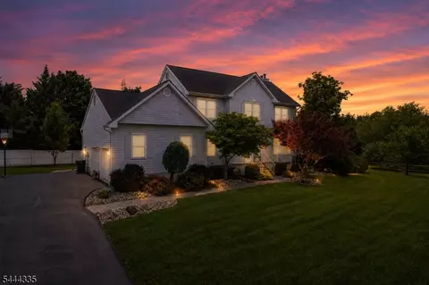 33 Hughey Ln, Hillsborough, NJ 08844