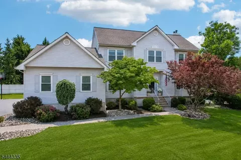 33 Hughey Ln, Hillsborough, NJ 08844