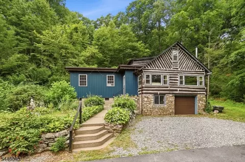 83 Terra Cotta Rd, Hewitt, NJ 07421