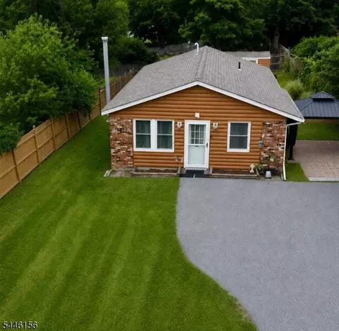 18 Prince St, Hamburg, NJ 07419