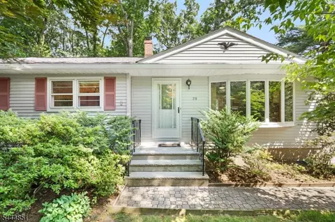 28 Southard Pl, Basking Ridge, NJ 07920