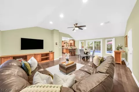 68 Fieldstone Pl, Wayne, NJ 07470 photo 18