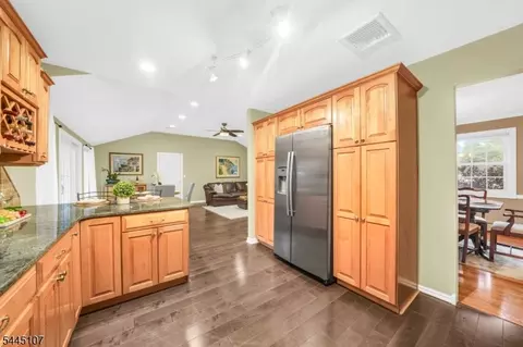 68 Fieldstone Pl, Wayne, NJ 07470 photo 14