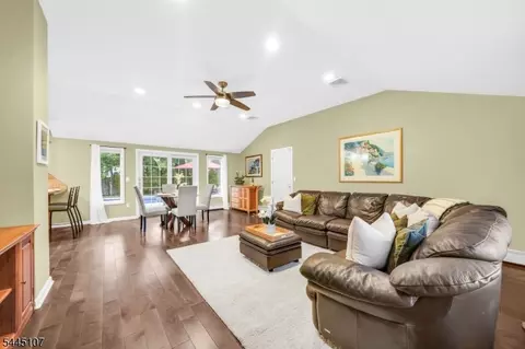 68 Fieldstone Pl, Wayne, NJ 07470 photo 17