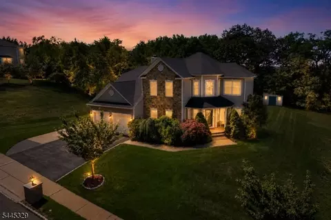 154 Tanglewood Pass, Lake Hopatcong, NJ 07849