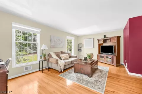 Living - 15 Nuthatcher Ct, Wayne, NJ 07470 photo 2 of 3