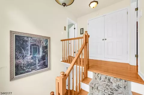 Entry Way - 15 Nuthatcher Ct, Wayne, NJ 07470 photo 2 of 3