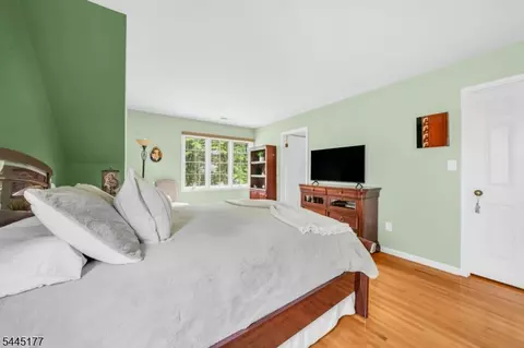 Bedroom - 15 Nuthatcher Ct, Wayne, NJ 07470 photo 2 of 6