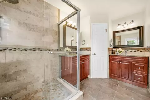 Bath - 15 Nuthatcher Ct, Wayne, NJ 07470 photo 2 of 5