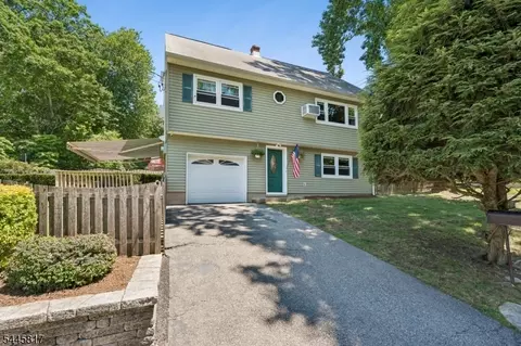 4 Dogwood Ter, Wayne, NJ 07470