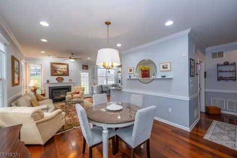 1 Ashley Ct, Hawthorne, NJ 07506